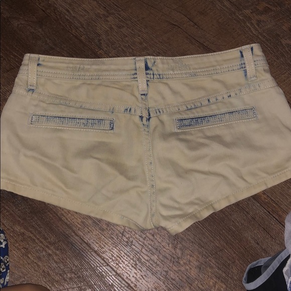 Light wash denim shorts - Picture 2 of 2